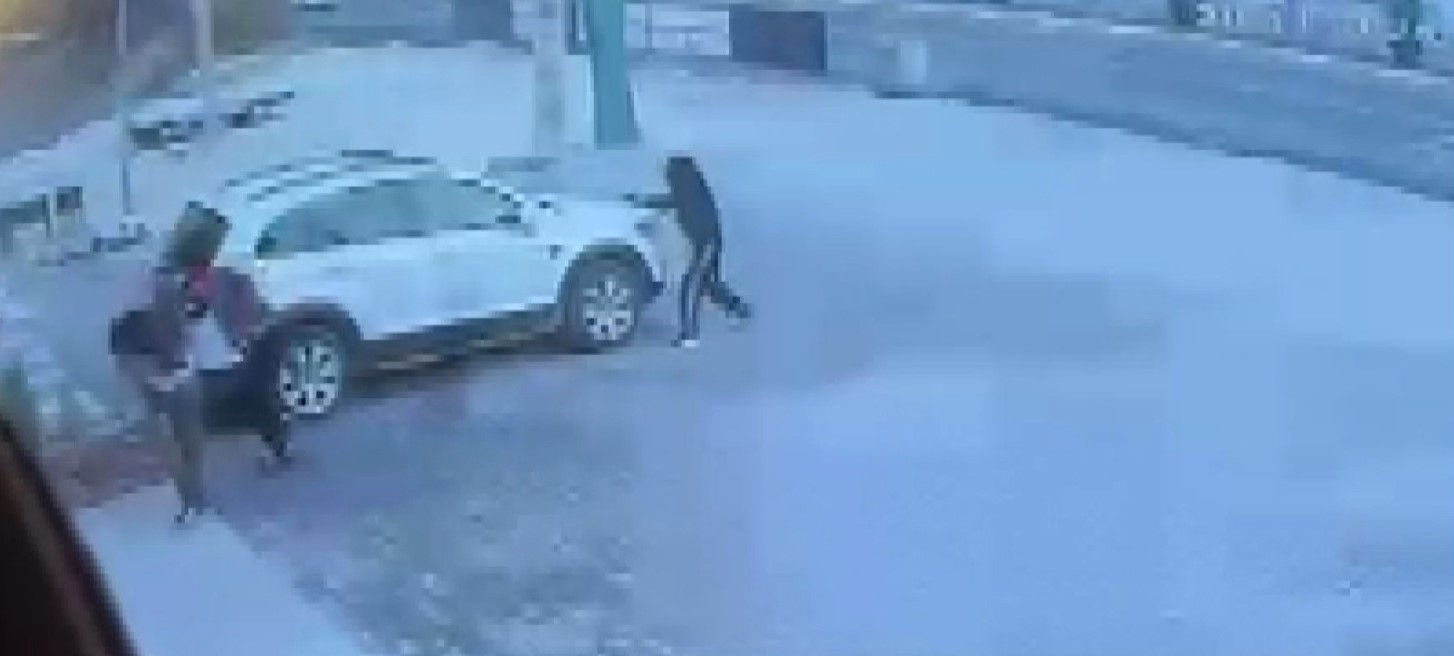 sanliurfada ayni gun iki is yerine silahli saldiri kamerada 0 EFcvAXqY