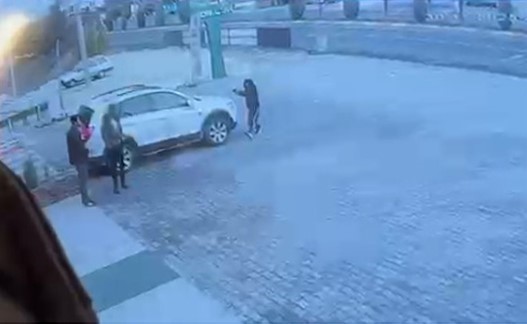 sanliurfada ayni gun iki is yerine silahli saldiri kamerada 1 SYlvqe8I