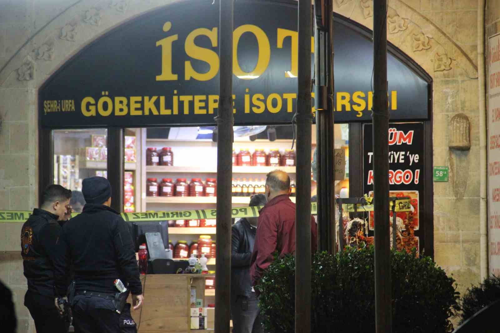 sanliurfada baharatci dukkanina silahli saldiri 1 agir yarali 1 64pL7shQ