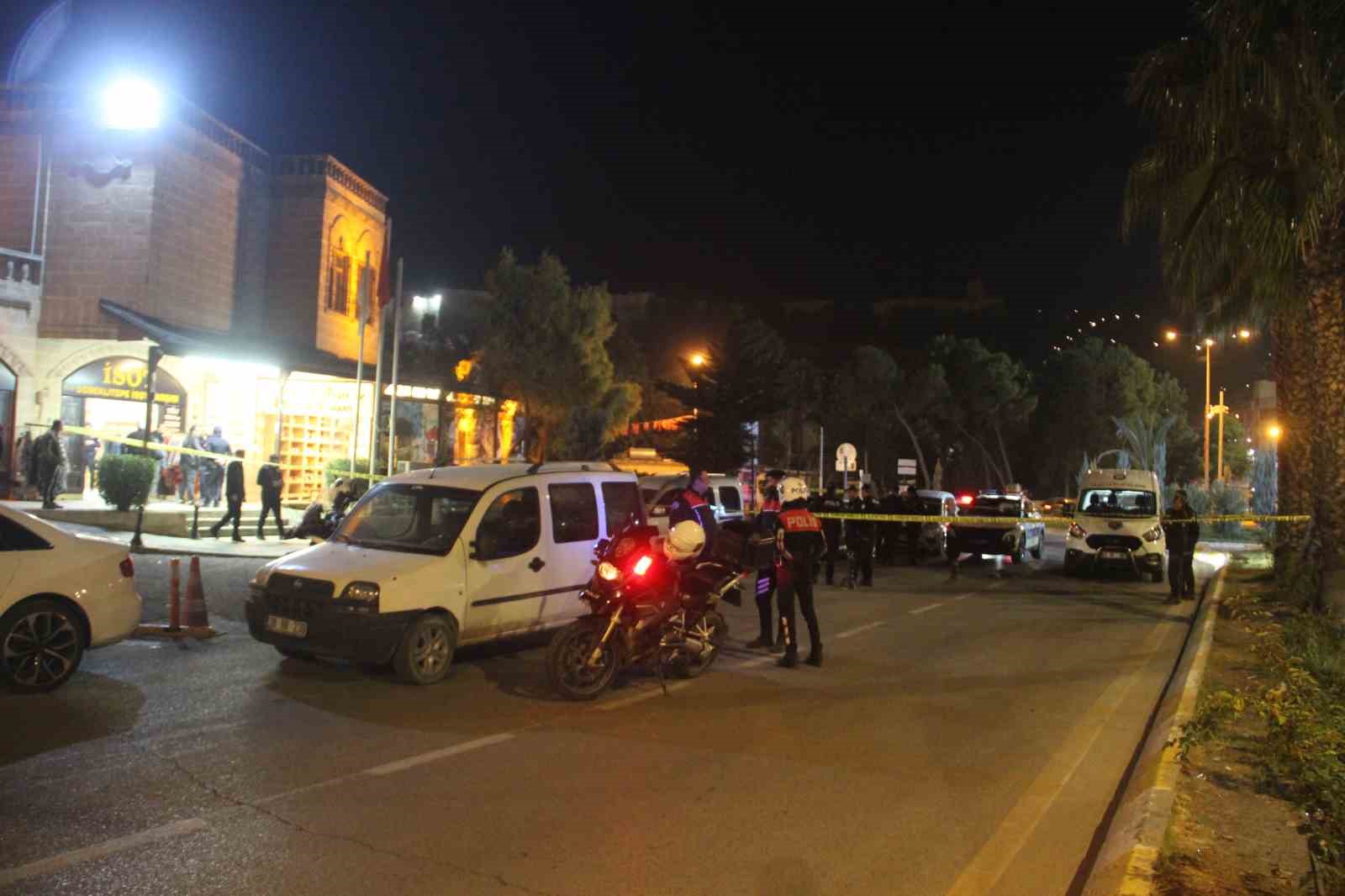 sanliurfada baharatci dukkanina silahli saldiri 1 agir yarali 2 SqwZBM4e