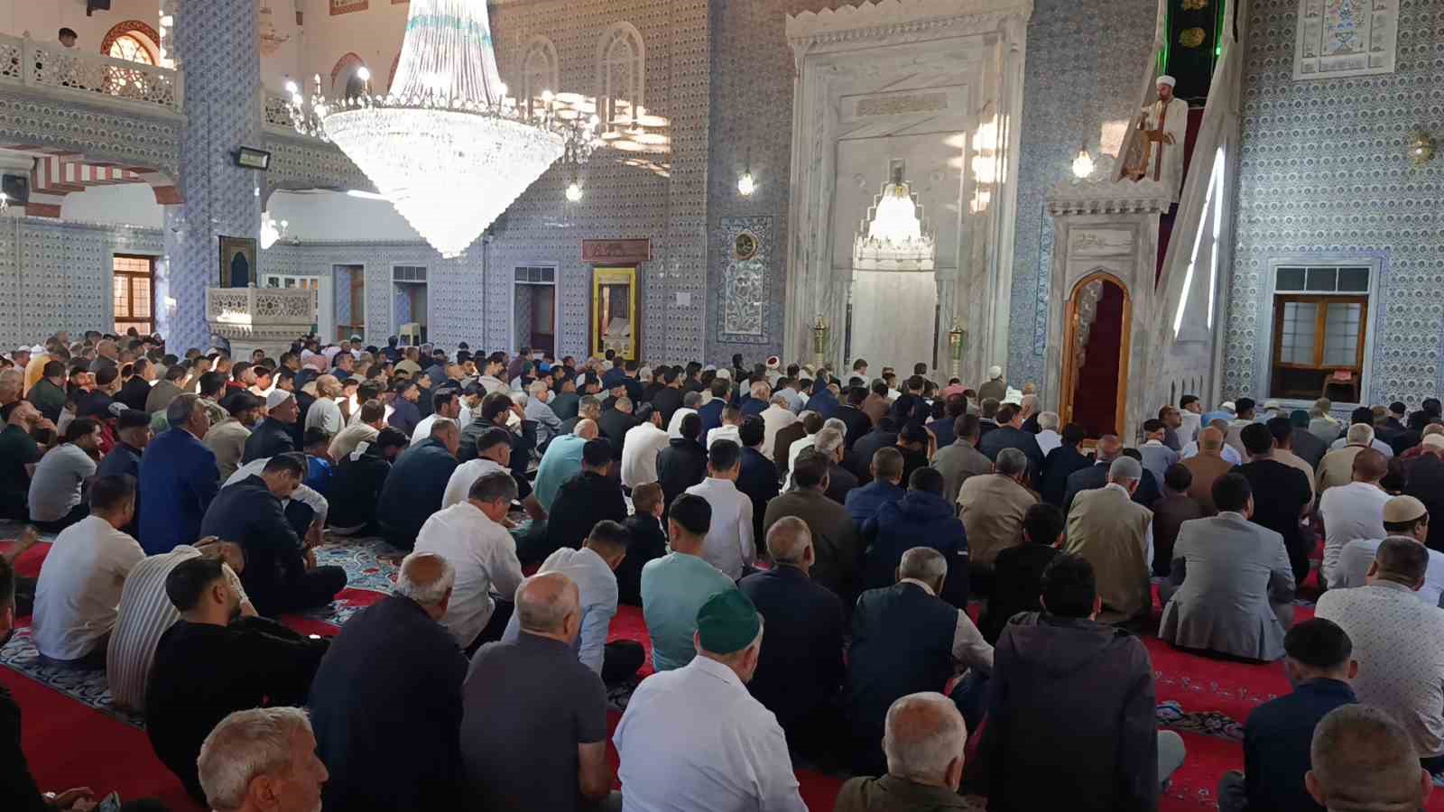 sanliurfada bayram namazi coskusu 0 u33zTVq3
