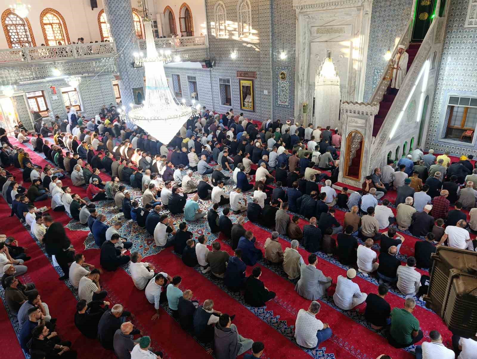 sanliurfada bayram namazi coskusu 1 Bl8keAyC