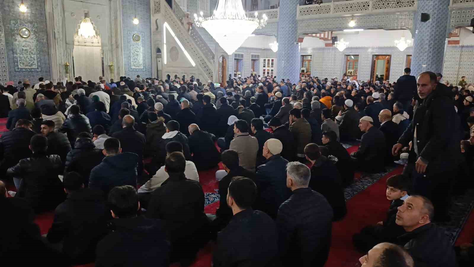 sanliurfada bayram namazi coskusu 2 BulXMYA7