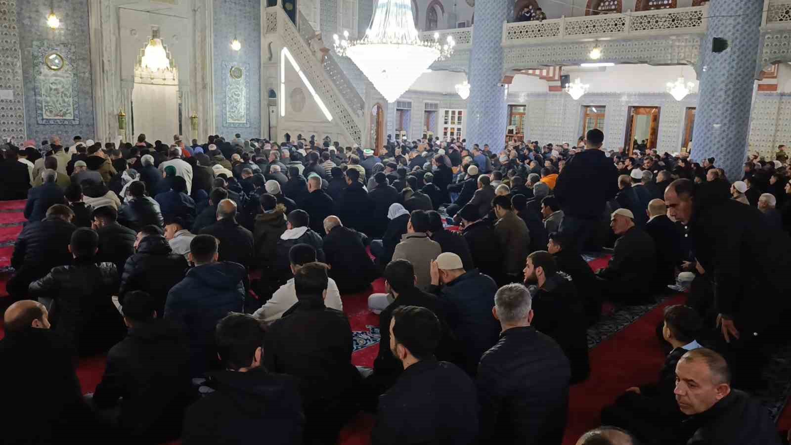 sanliurfada bayram namazi coskusu 3 KIdYOdB5
