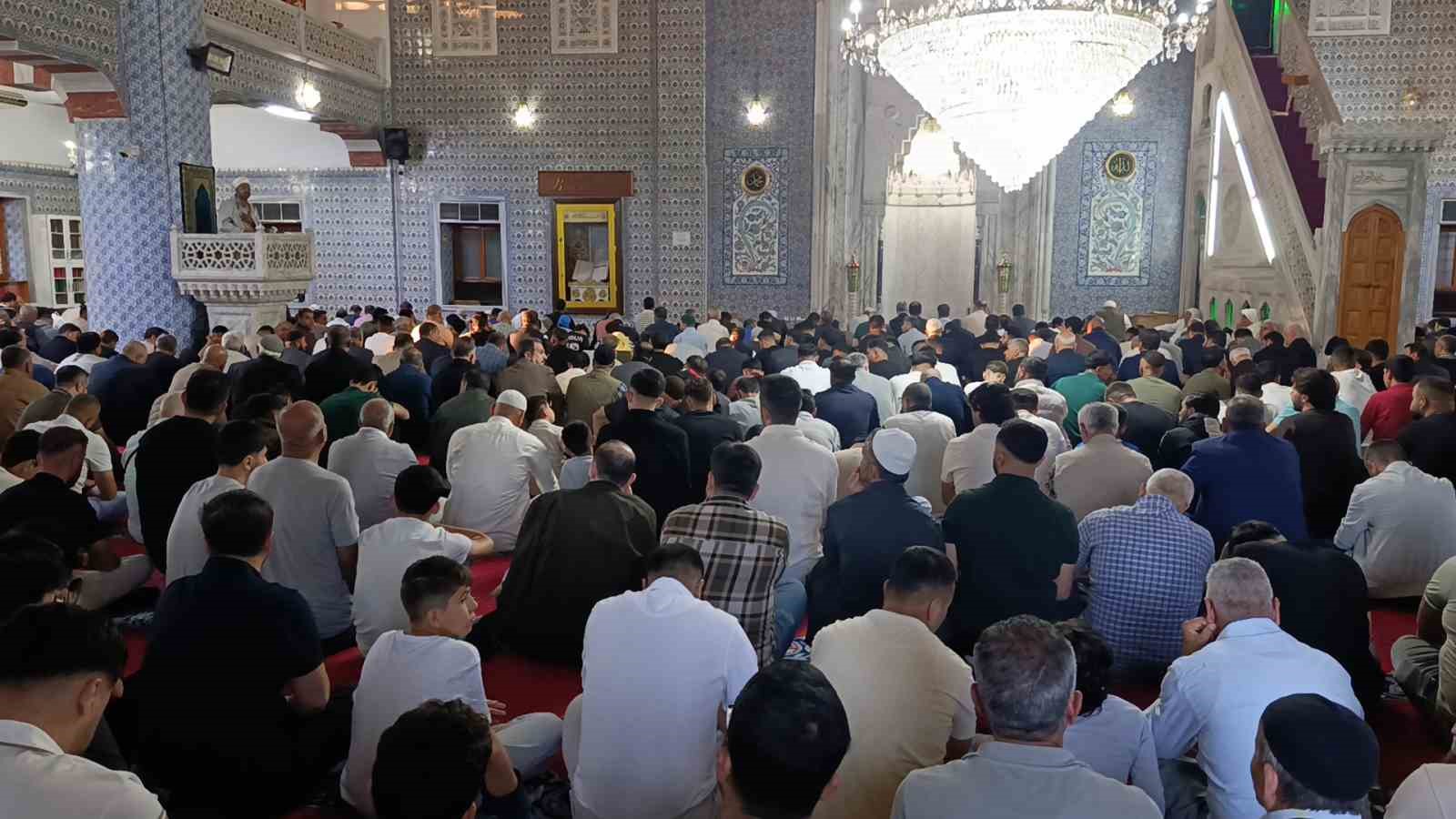 sanliurfada bayram namazi coskusu 3 e826f5Vy