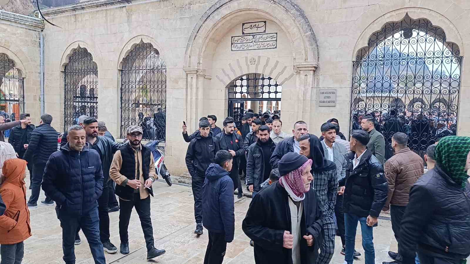 sanliurfada bayram namazi coskusu 4 mZCnrSXE
