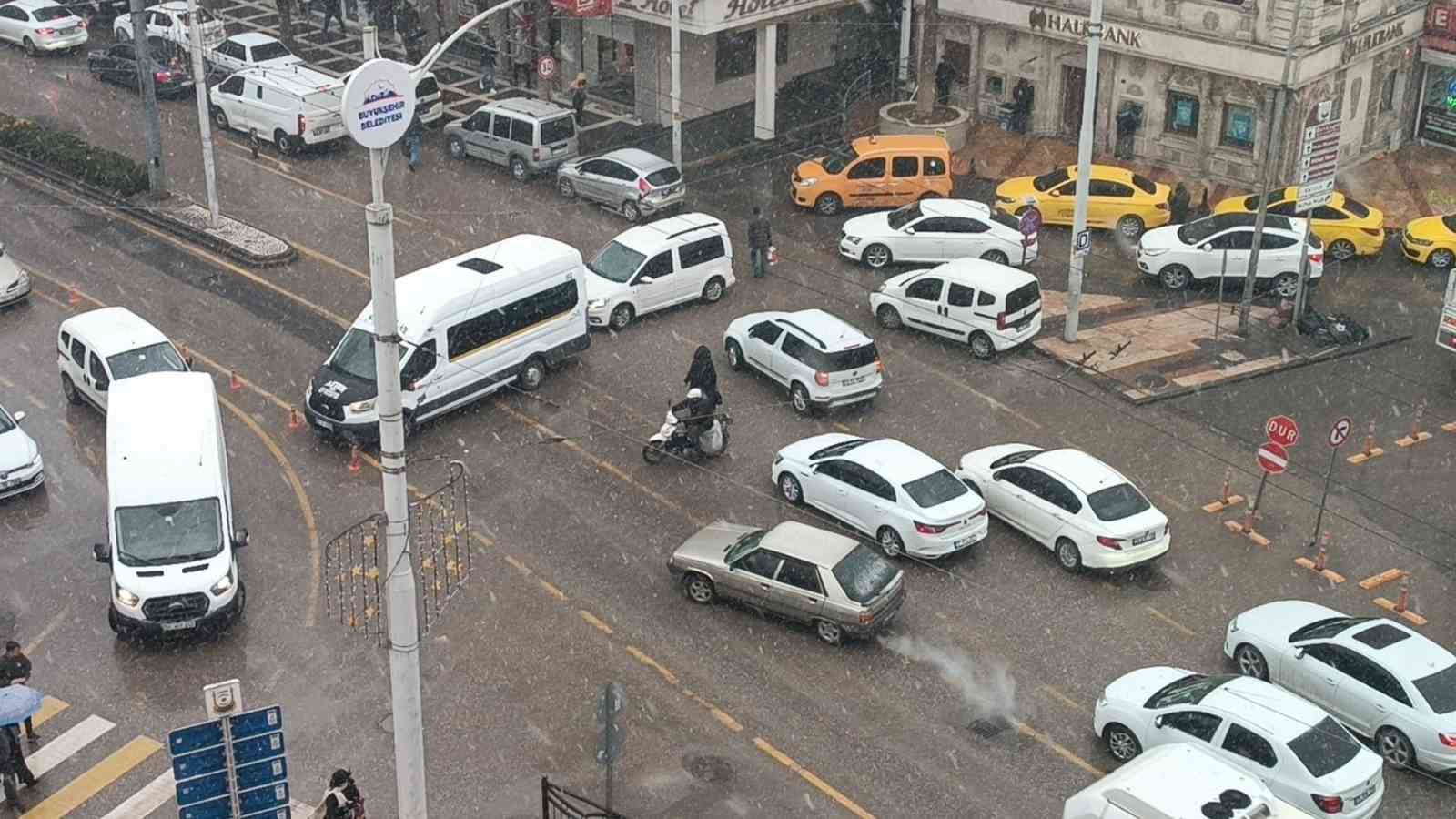sanliurfada beklenen kar yagisi basladi 3 ZJyvungP
