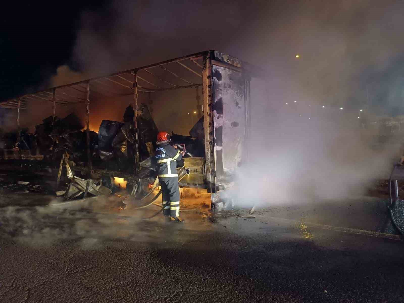 sanliurfada beyaz esya yuklu tir alev alev yandi 2 XW579cIN