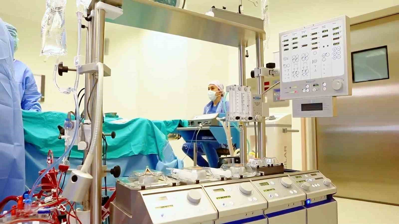 sanliurfada bir ilk omuzdan girilerek kalp kapakcigi degistirildi 4