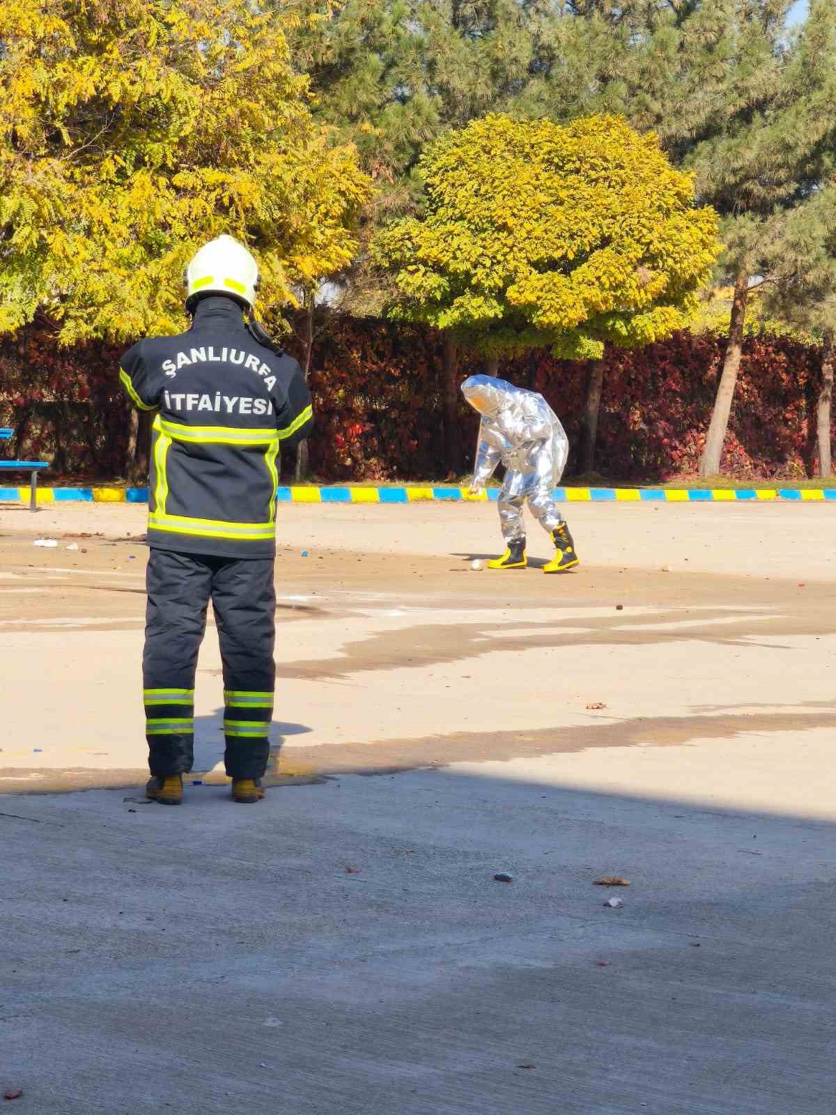 Şanlıurfa’da bir okulda deney tüplerinin patlaması sonucu 2 kişi yaralandı 4 sanliurfada bir okulda deney tuplerinin patlamasi sonucu 2 kisi yaralandi 0