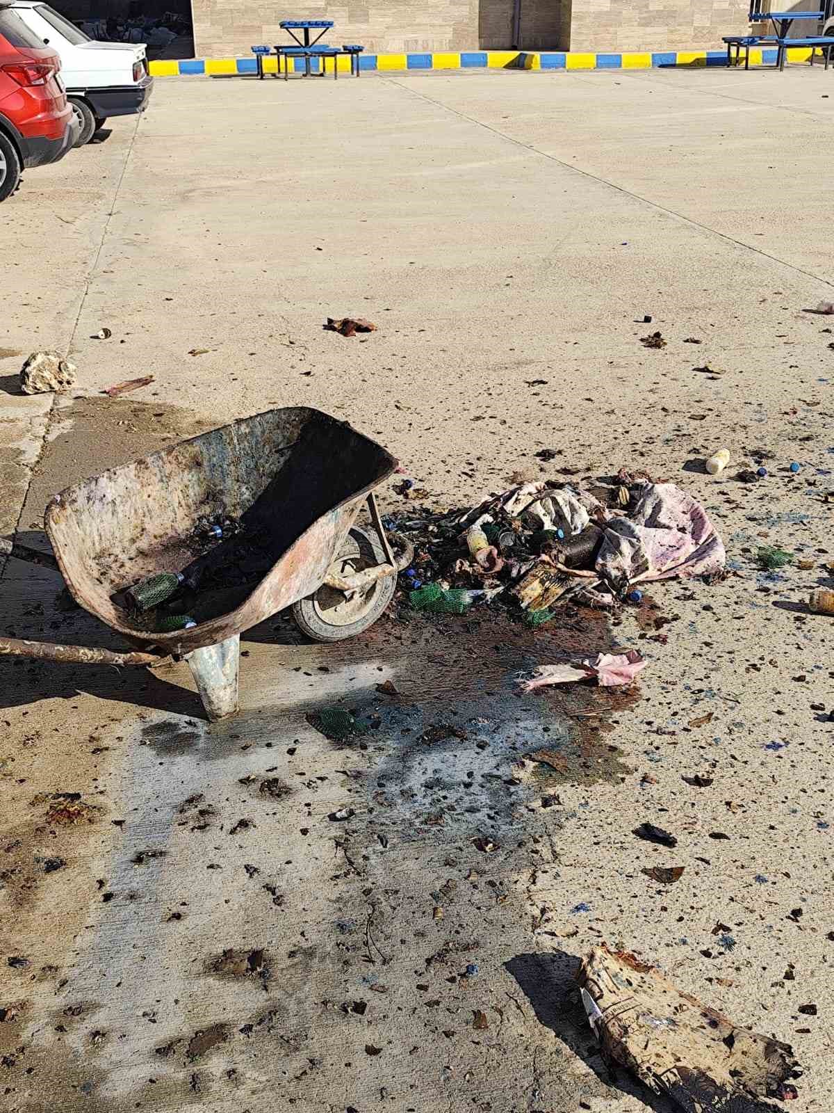 Şanlıurfa’da bir okulda deney tüplerinin patlaması sonucu 2 kişi yaralandı 7 sanliurfada bir okulda deney tuplerinin patlamasi sonucu 2 kisi yaralandi 3 RrWhTeSz