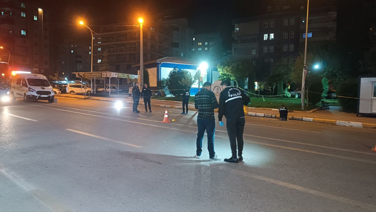 sanliurfada cadde ortasinda silahli kavga kamerada 2 agir yarali 1 gbuz88q7