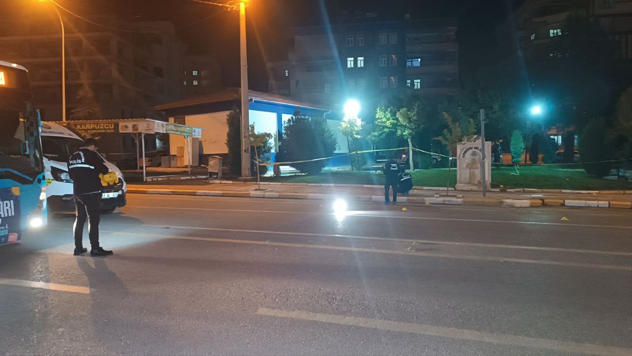 sanliurfada cadde ortasinda silahli kavga kamerada 2 agir yarali 3 VEr6EpTT