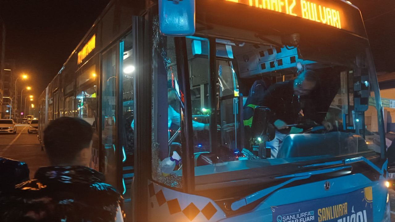 sanliurfada cadde ortasinda silahli kavga kamerada 2 agir yarali 7 PCykmiJG