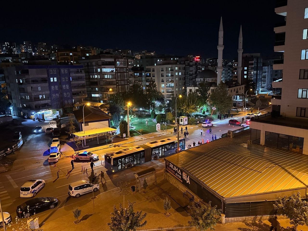 sanliurfada cadde ortasinda silahli kavga kamerada 2 agir yarali 9 vw3DiP7T