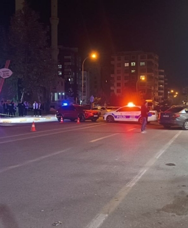 sanliurfada-cadde-ortasinda-silahli-kavga-kamerada-2-agir-yarali-Dea3jKpB.jpg