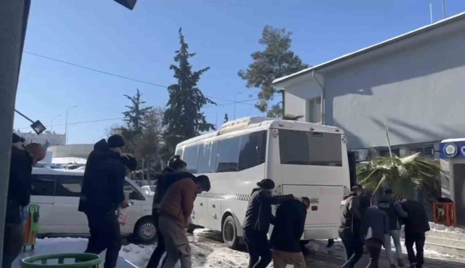 sanliurfada deas operasyonu 4 tutuklama 2 4gsEv597
