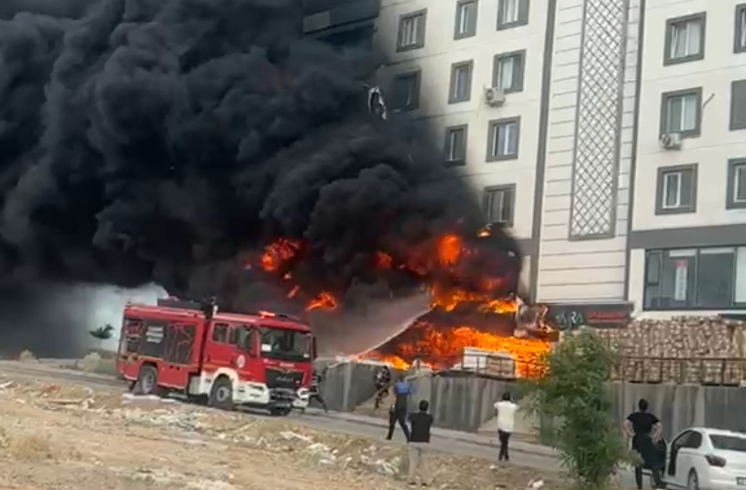 sanliurfada depoda cikan yangin binayi sardi 0 hlYYsaDs
