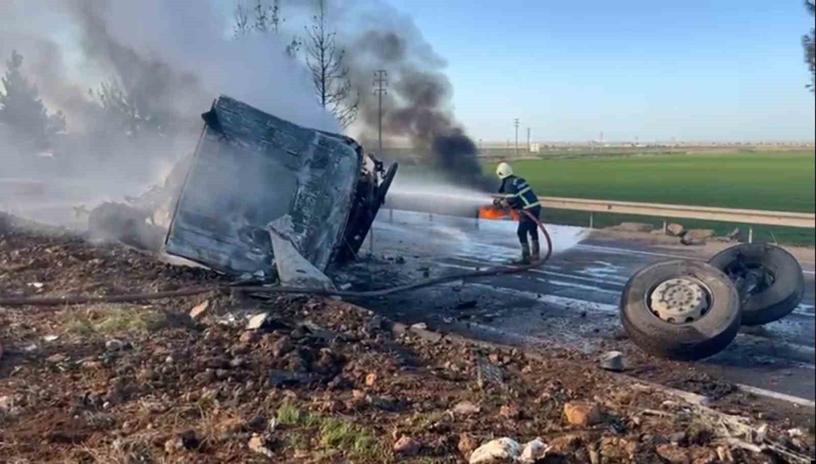 sanliurfada devrilen yakit yuklu tir alev topuna dondu 1 yarali 1 FnrJdyXy