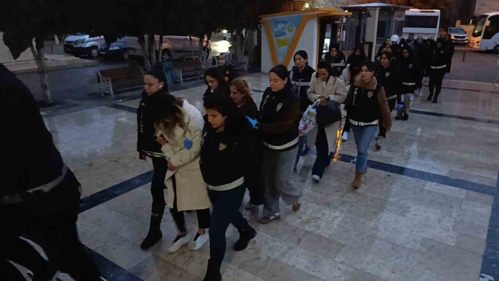 sanliurfada fuhus operasyonunda gozaltina alinan 31 supheli adliyeye sevk edildi 0