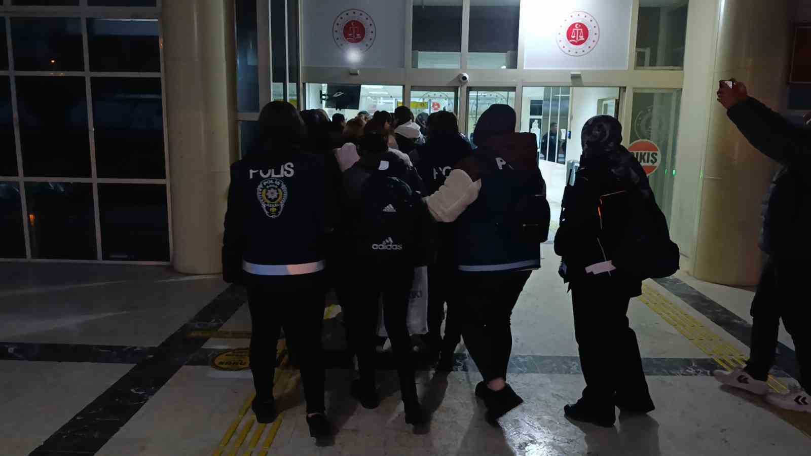 sanliurfada fuhus operasyonunda gozaltina alinan 31 supheli adliyeye sevk edildi 2 XnR9qwJY