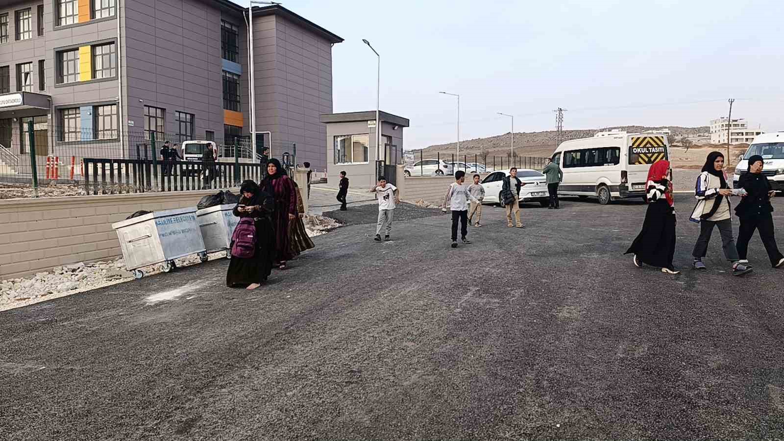 sanliurfada gida zehirlenmesi suphesiyle 25 ogrenci hastanelik oldu 0 F7tF7dPD