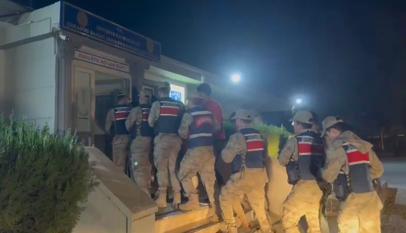 sanliurfada gocmen kacakciligi operasyonu 18 organizator yakalandi 1 ThMhyKZ9