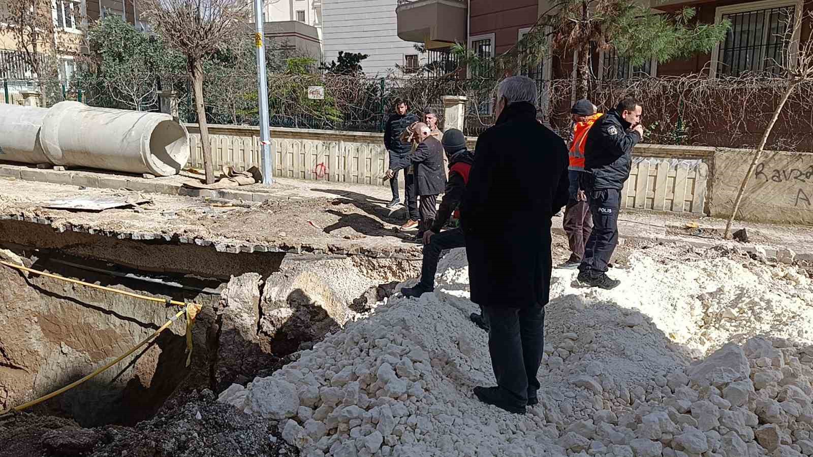 Şanlıurfa’da göçük altında kalan 2 işçi kurtarıldı 10 sanliurfada gocuk altinda kalan 2 isci kurtarildi 6 eMlg1jzD