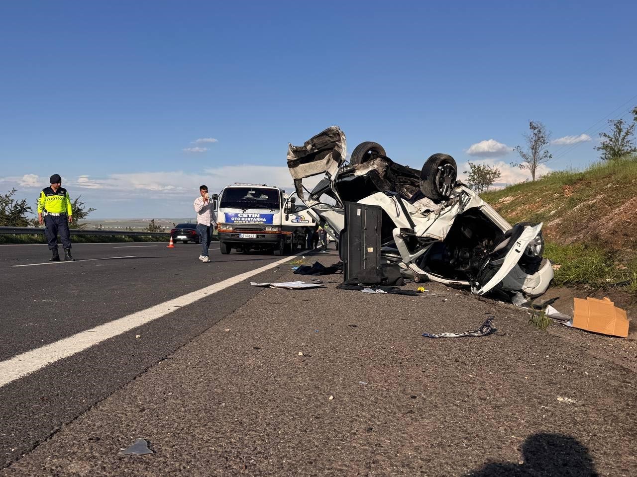 Şanlıurfa’da hafif ticari araç otomobille çarpıştı: 3 ölü, 5 yaralı 4 sanliurfada hafif ticari arac otomobille carpisti 3 olu 5 yarali 0 4yFlkpOi