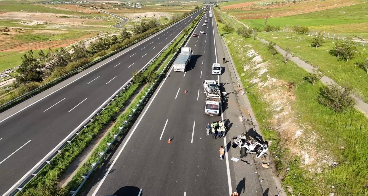 Şanlıurfa’da hafif ticari araç otomobille çarpıştı: 3 ölü, 5 yaralı 5 sanliurfada hafif ticari arac otomobille carpisti 3 olu 5 yarali 1