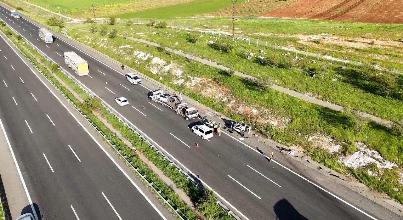 Şanlıurfa’da hafif ticari araç otomobille çarpıştı: 3 ölü, 5 yaralı 6 sanliurfada hafif ticari arac otomobille carpisti 3 olu 5 yarali 2 FGlpAyCF