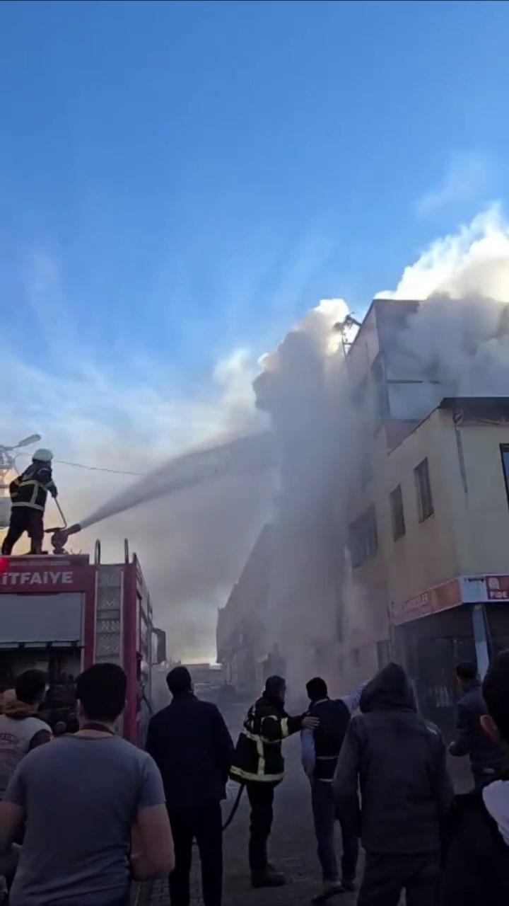 sanliurfada hali yikama atolyesinde yangin 0 OfKCbqlh