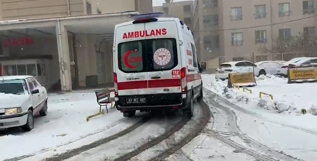 Şanlıurfa’da hastalar paletli ambulanslarla hastaneye ulaştırıldı 10 sanliurfada hastalar paletli ambulanslarla hastaneye ulastirildi 6 w7iegXNC