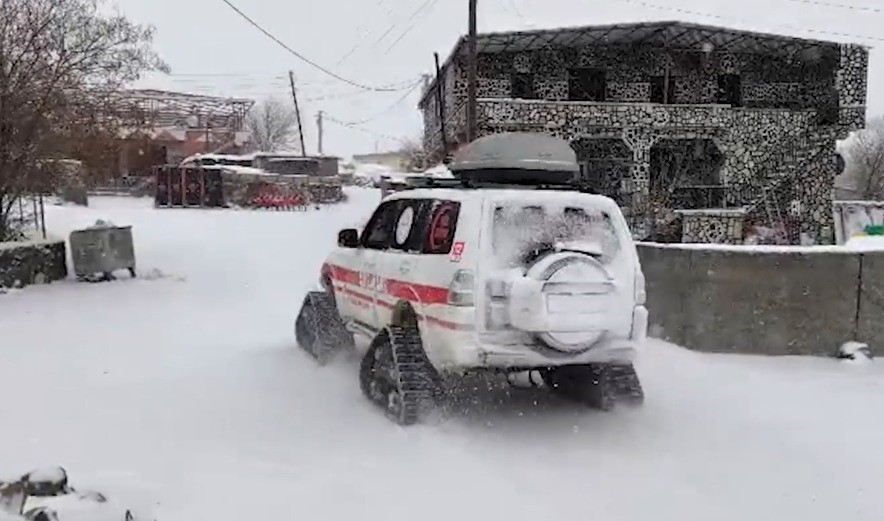 Şanlıurfa’da hastalar paletli ambulanslarla hastaneye ulaştırıldı 11 sanliurfada hastalar paletli ambulanslarla hastaneye ulastirildi 7 LZ78g232