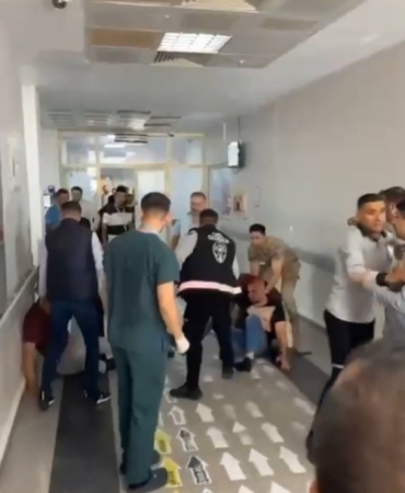 sanliurfada-hastane-acilinde-tekme-tokat-hengame-kamerada-dMndt1Eg.jpg