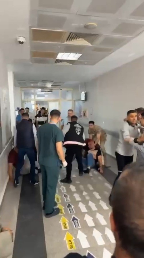 sanliurfada hastane acilinde tekme tokat kavga kamerada 0 6ZafuDE1