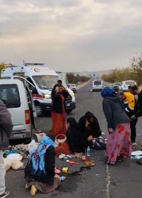 sanliurfada iki arac carpisti 11 kisi yaralandi 0 ncaX1GbF
