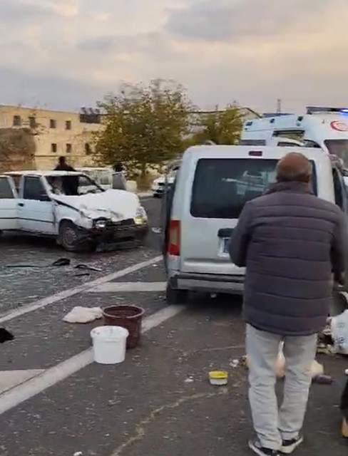 sanliurfada iki arac carpisti 11 kisi yaralandi 1 zIjblRWT