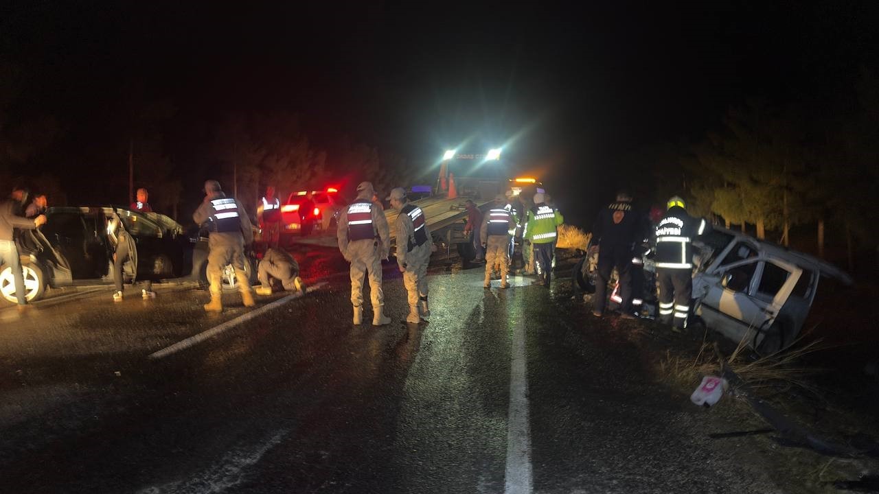 sanliurfada iki arac kafa kafaya carpisti 7 yarali 1 Clu2NOqw