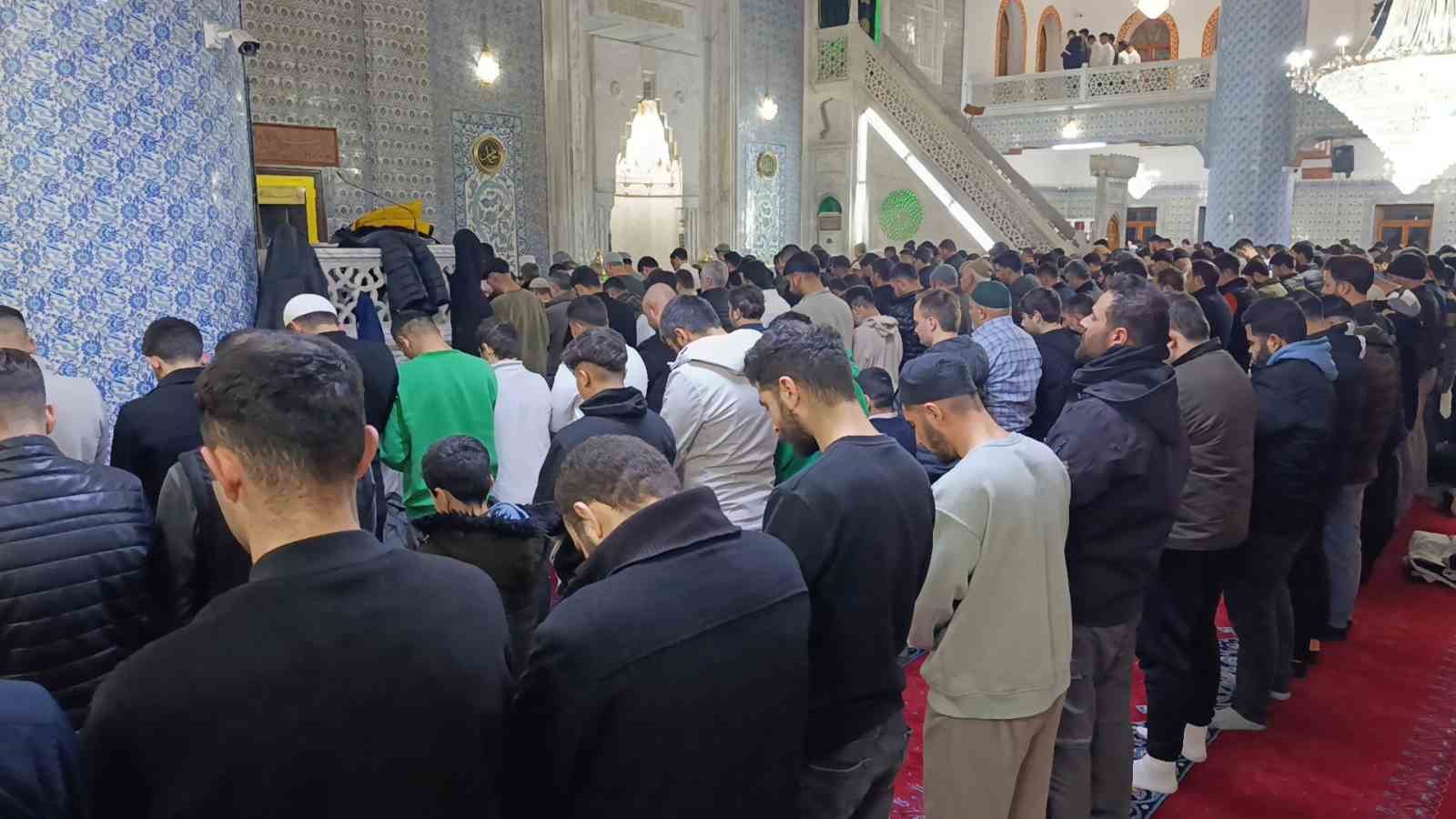 sanliurfada ilk teravih namazi kilindi 2 ZqWz2XIi