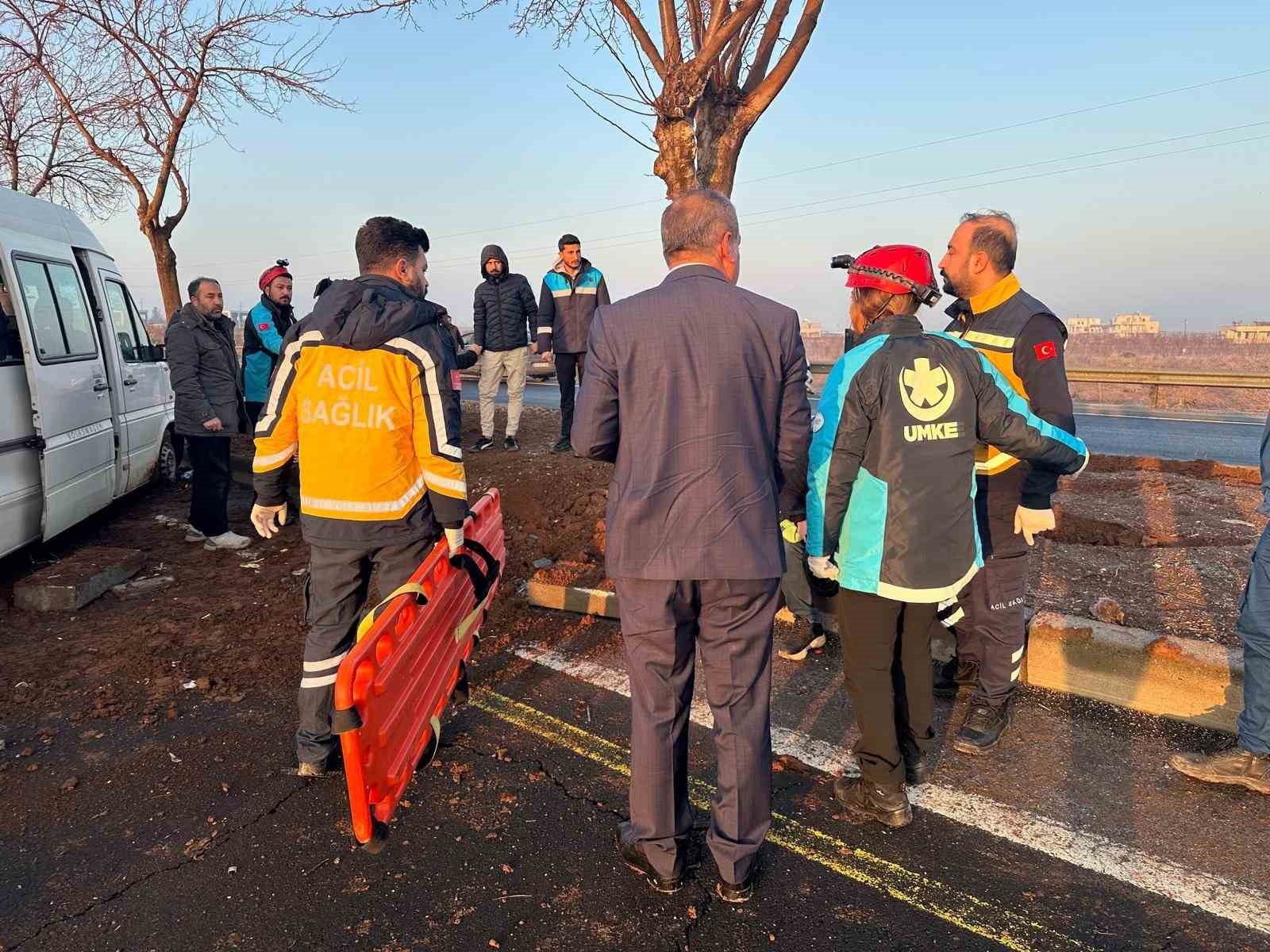 sanliurfada isci servisi agaca carpti 7 yarali 3 Qijnre4k