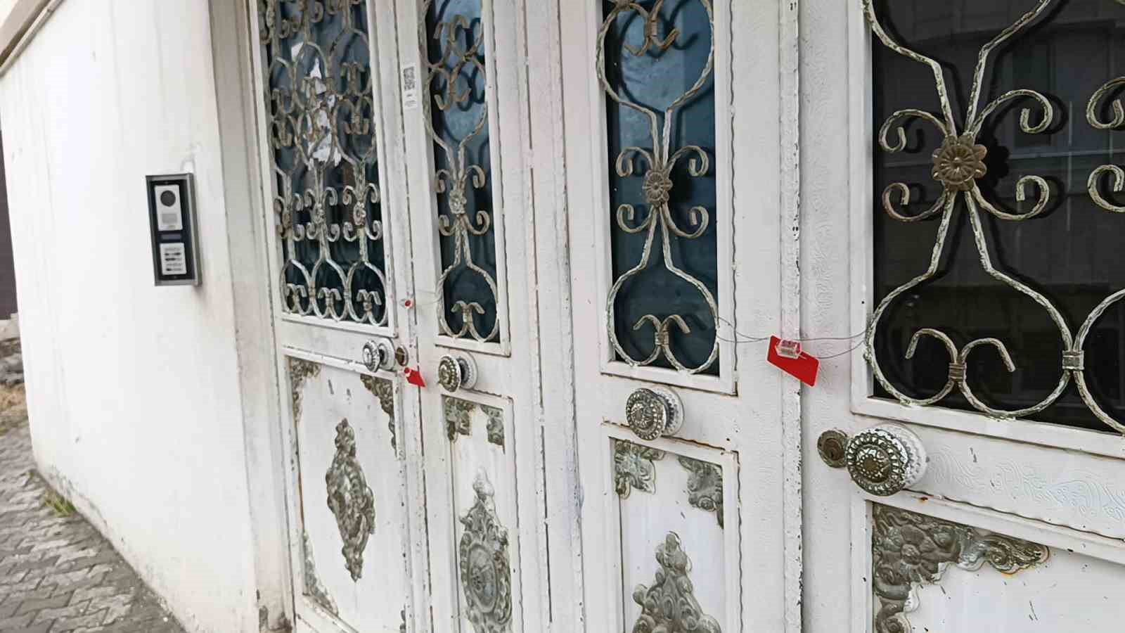 sanliurfada istinat duvari yikilan binanin yanindaki apartman da bosaltildi 0 qFfvDumF