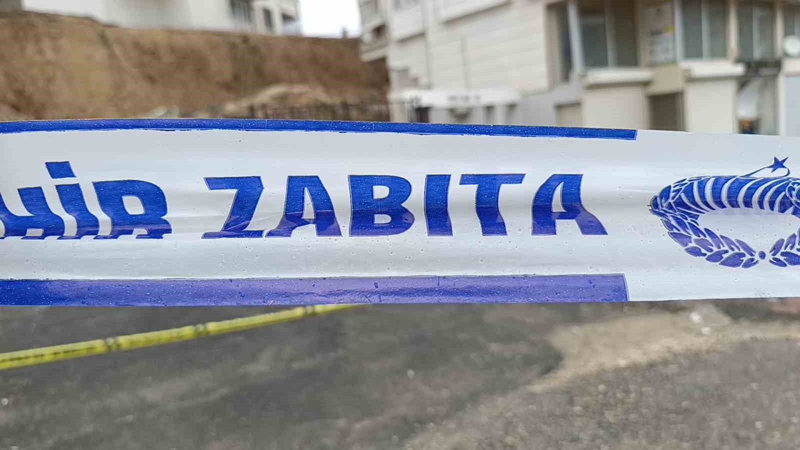 sanliurfada istinat duvari yikilan binanin yanindaki apartman da bosaltildi 2 8UOeUhjC