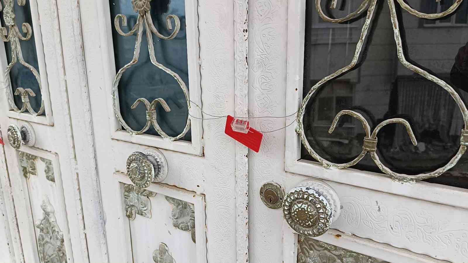 sanliurfada istinat duvari yikilan binanin yanindaki apartman da bosaltildi 3 qz6OmYED