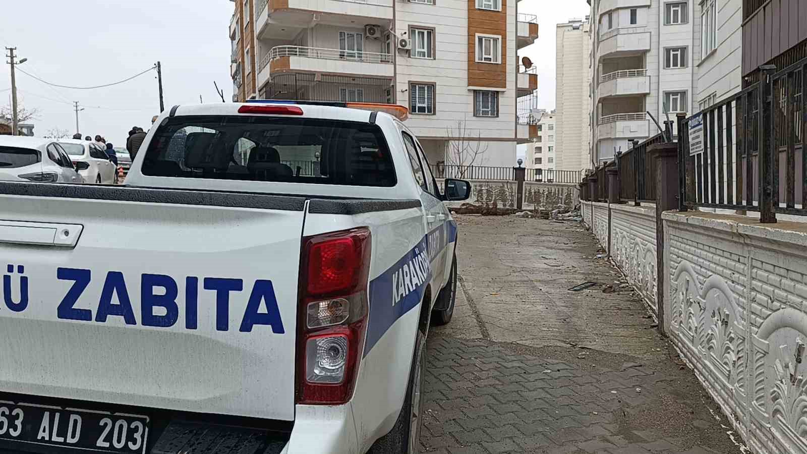 sanliurfada istinat duvari yikilan binanin yanindaki apartman da bosaltildi 4 EjUbNDUS