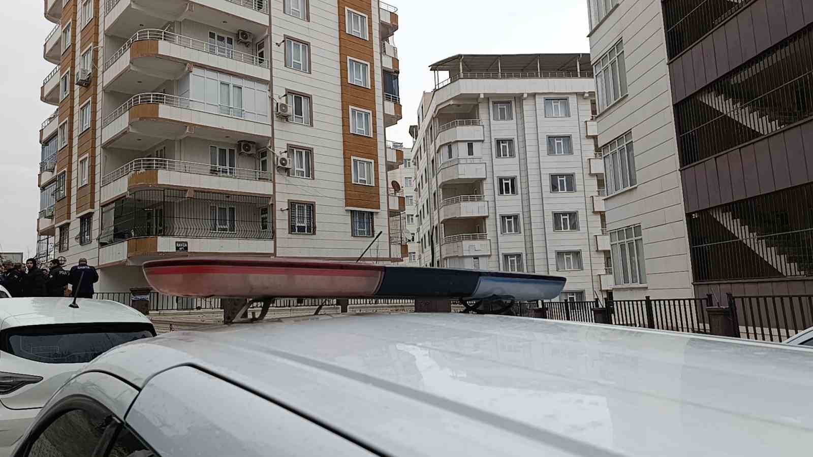 sanliurfada istinat duvari yikilan binanin yanindaki apartman da bosaltildi 5 pcpPueQC