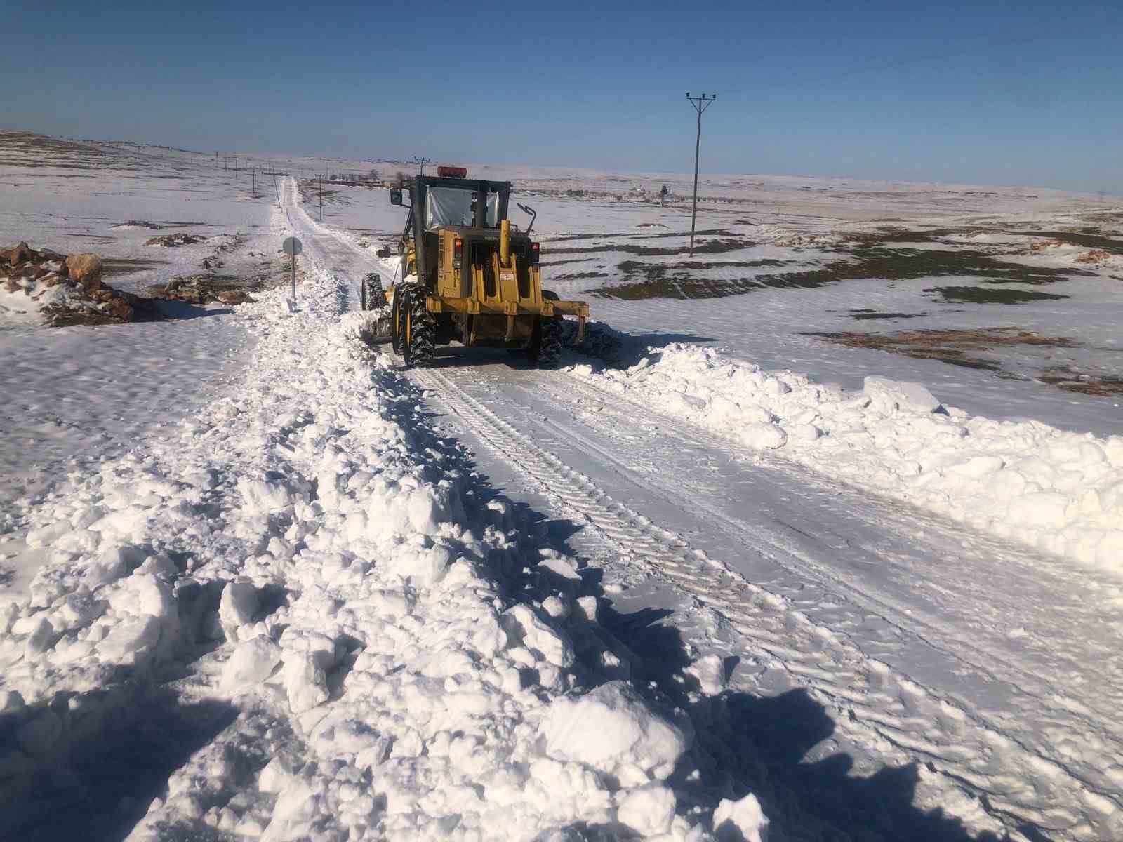 sanliurfada kapanan kirsal mahalle yollari is makineleri ile aciliyor 2 a7mdl6RP