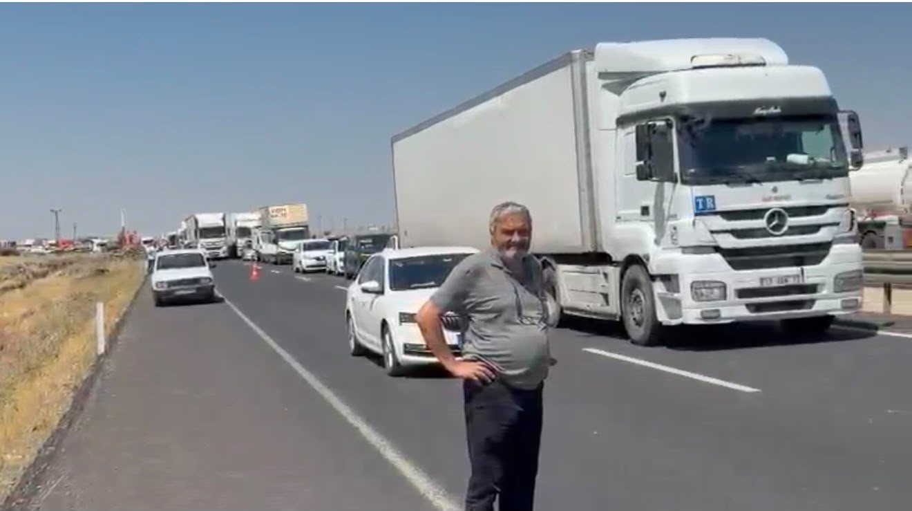 sanliurfada karpuz yuklu kamyon sarampole devrildi 2 yarali 1 tIF63EWd