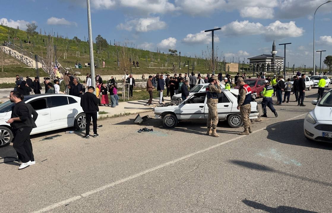sanliurfada karsi seride gecen otomobil ters dondu 1i agir 3 yarali 4 ECkEazmO