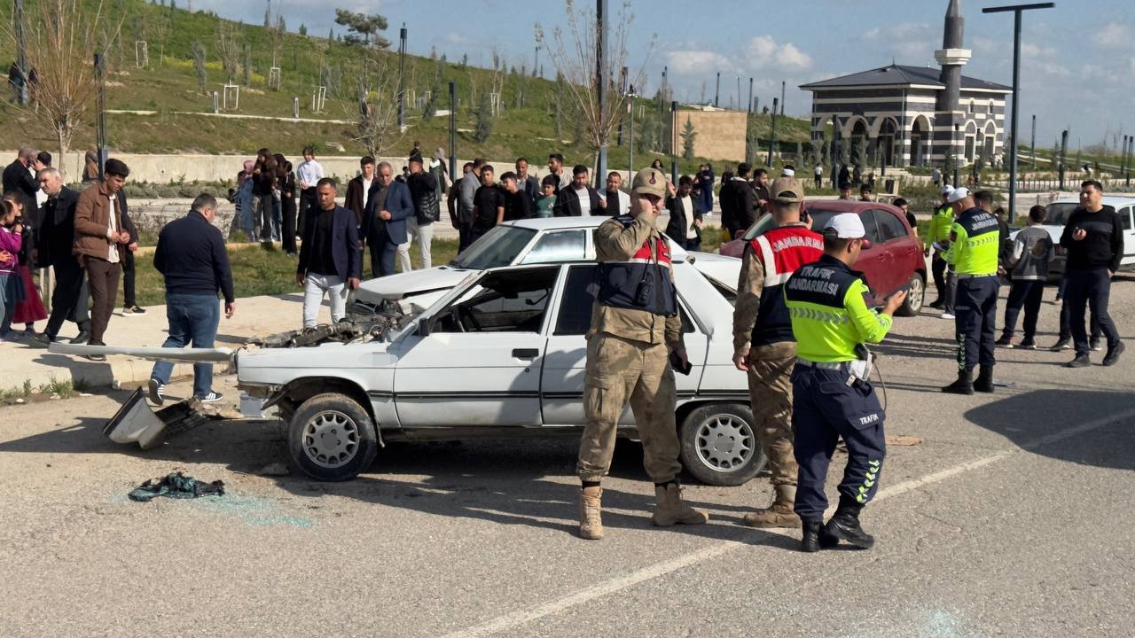 sanliurfada karsi seride gecen otomobil ters dondu 1i agir 3 yarali 5 Ar1tIme6